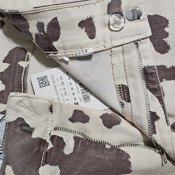 Zara Cow Print High-Waisted Raw Hem Jeans Size 2 New - Picture 3 of 5